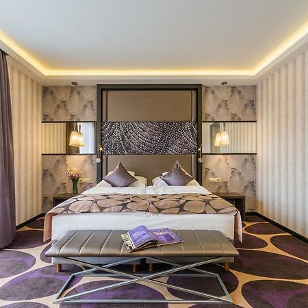 Victoria Garden Hotel Es Etterem Nyíregyháza Exteriör bild
