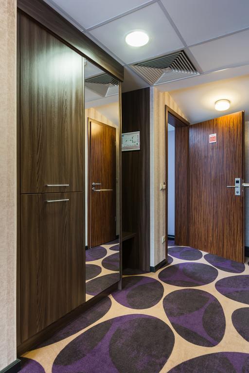 Victoria Garden Hotel Es Etterem Nyíregyháza Exteriör bild