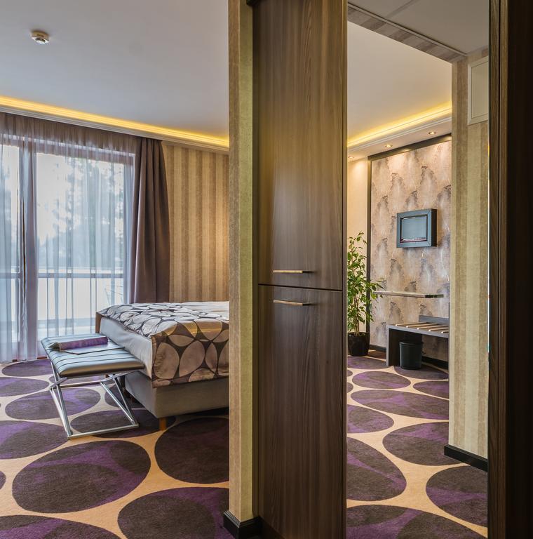 Victoria Garden Hotel Es Etterem Nyíregyháza Exteriör bild