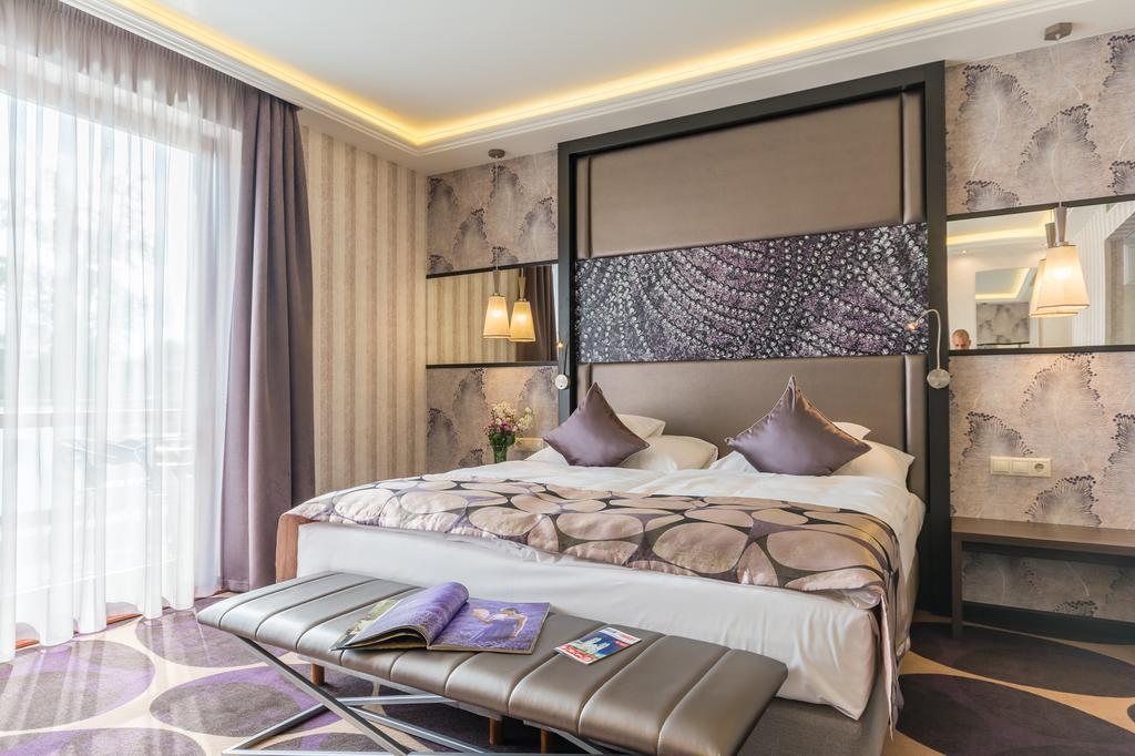 Victoria Garden Hotel Es Etterem Nyíregyháza Exteriör bild