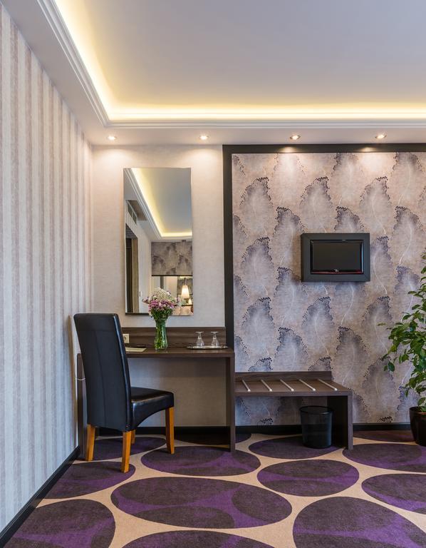 Victoria Garden Hotel Es Etterem Nyíregyháza Exteriör bild
