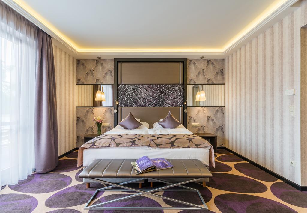 Victoria Garden Hotel Es Etterem Nyíregyháza Exteriör bild