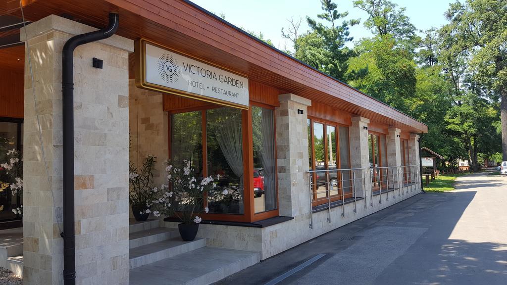 Victoria Garden Hotel Es Etterem Nyíregyháza Exteriör bild