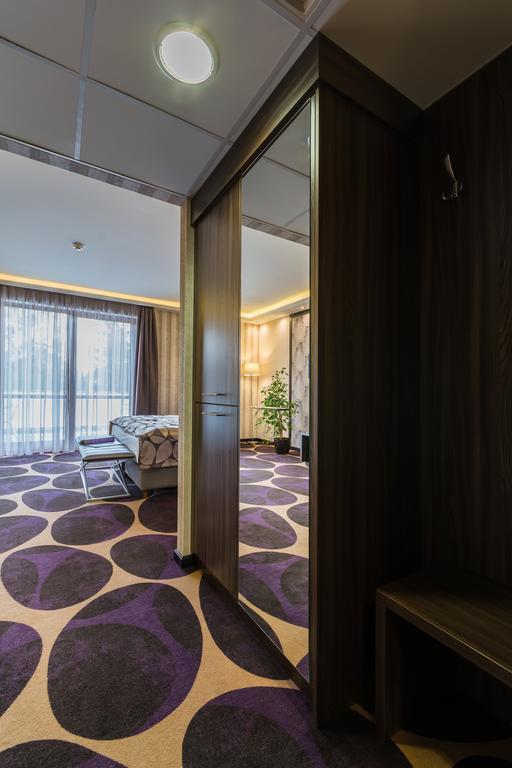 Victoria Garden Hotel Es Etterem Nyíregyháza Exteriör bild